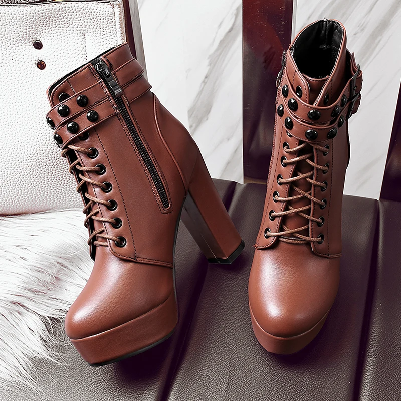 WETKISS/женские ботинки на высоком каблуке; обувь на платформе с заклепками; Модные ботильоны на шнуровке; зимняя теплая женская обувь; большие размеры 34-48