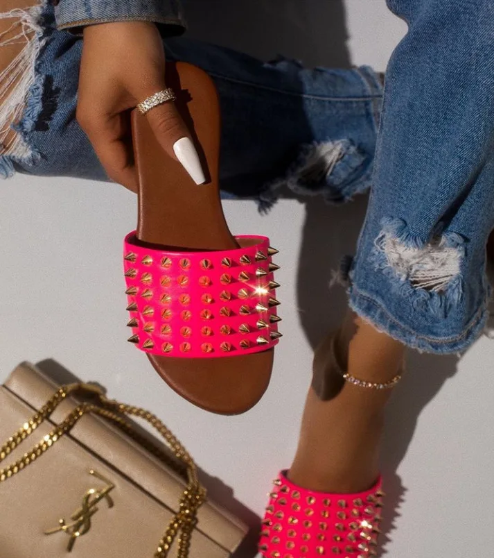 

Summer Women Slippers Rivet Cut Out Ladies Flat Form flip flops Woman Outdoor Holiday beach Cozy shoes big size 42drop-shipping