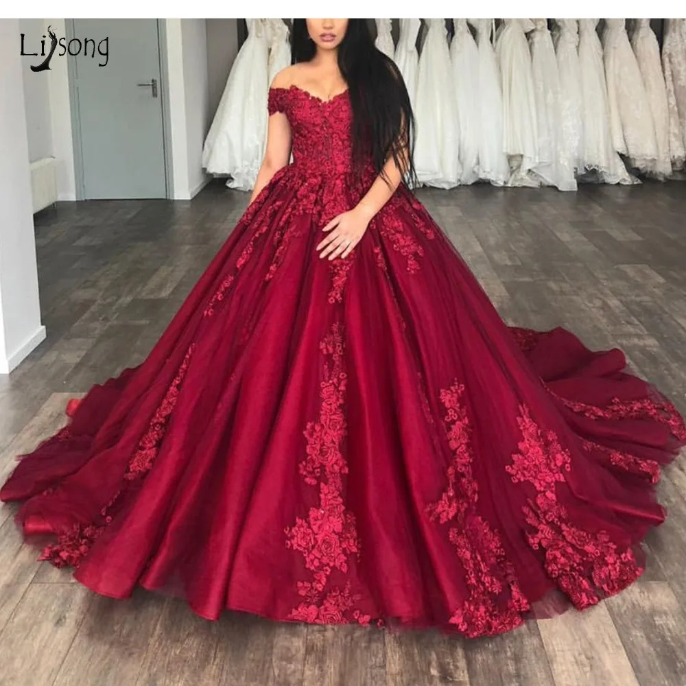 

Saudi Arabic Burgundy Lace Prom Dresses Vintage Delicate Appliques Long Prom Gown Off Shoulder Formal Party Dress Abendkleider