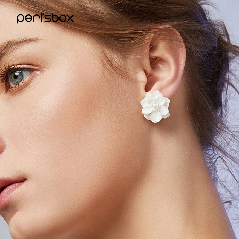 Peri'sBox элегантные полимерные белые серьги-гвоздики в виде цветка для женщин, маленькие жемчужные цветочные серьги-гвоздики, вечерние серьги-люстры для невесты