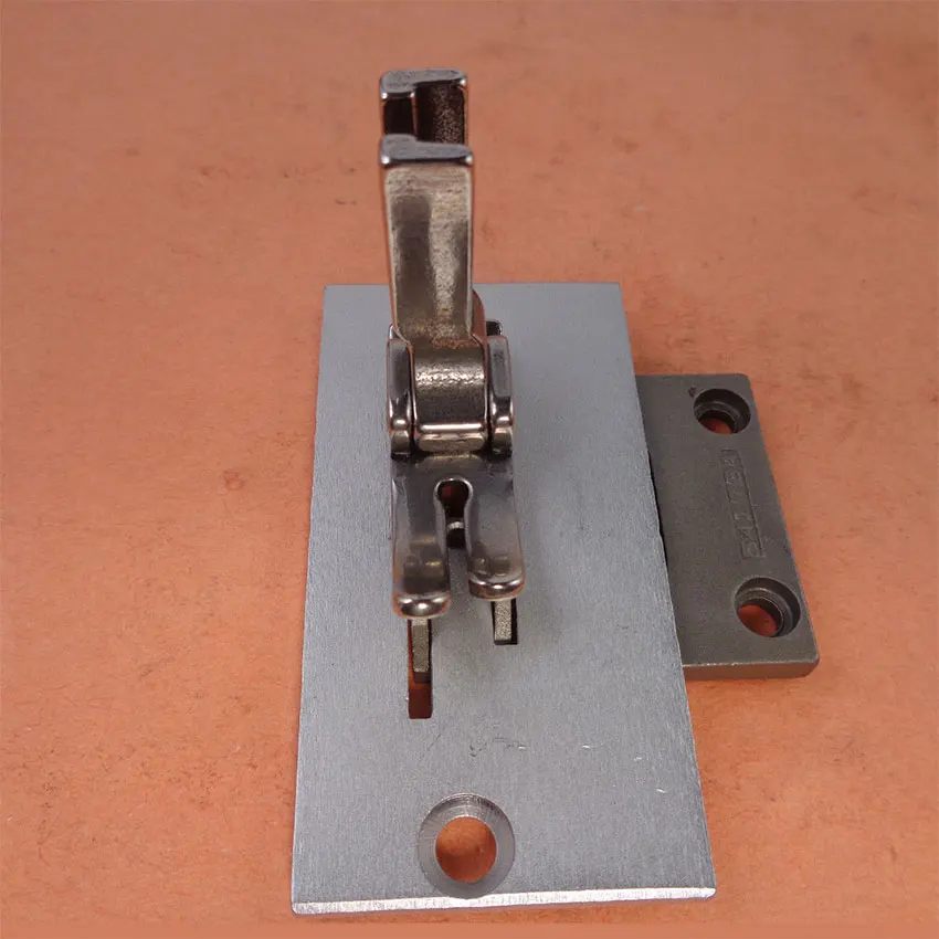 

SINGER 20U STRAIGHT STITCH NEEDLE PLATE FEED DOG FOOT SET#541937 541734 505643