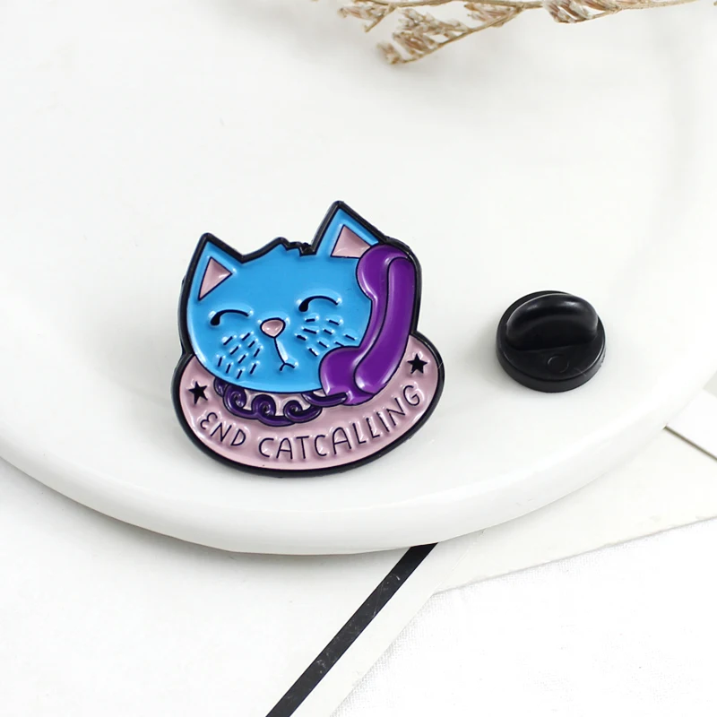 END CAT CALLING Blue Cat Metal Enamel Brooch with Phone and Friends Chat Badge Pin Personality Unique Jewelry Accessories Gift