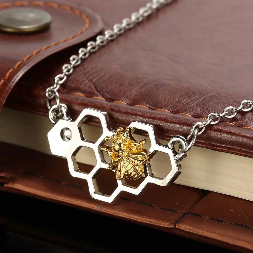 Men's Bee Chain Pendant Necklace Shellhard Classic Heart Hollow Honeycomb Honeybee Necklaces Fashion Jewelry Gift