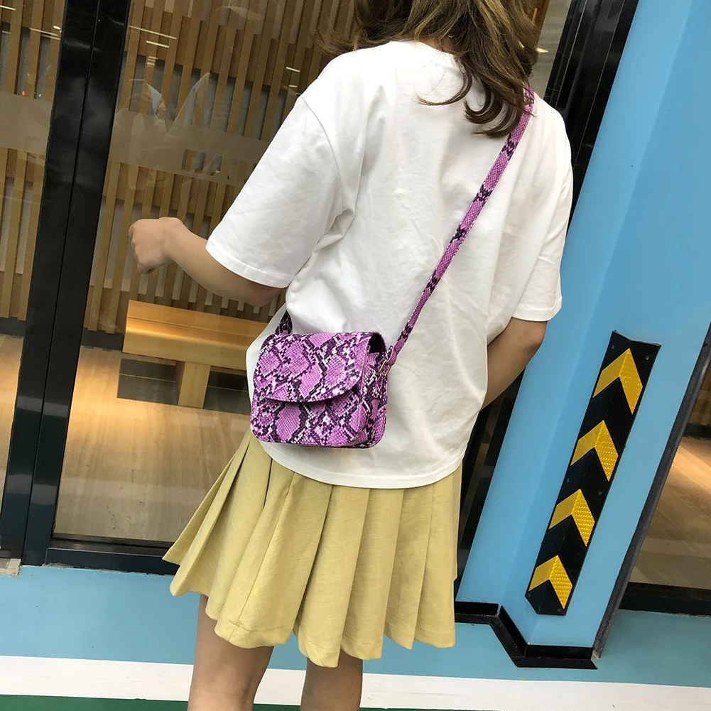 النساء حقائب الرجعية اعوج سلسلة حقيبة مستديرة المطبوعة صغيرة بو الأفعى جلدية الكتف Crossbody أكياس الإناث حقيبة ساعي
