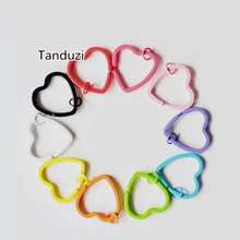 Tanduzi 100 шт Kawaii цветной окрашенный брелок для ключей аксессуар металлическая в форме сердца брелок для ключей 30 мм