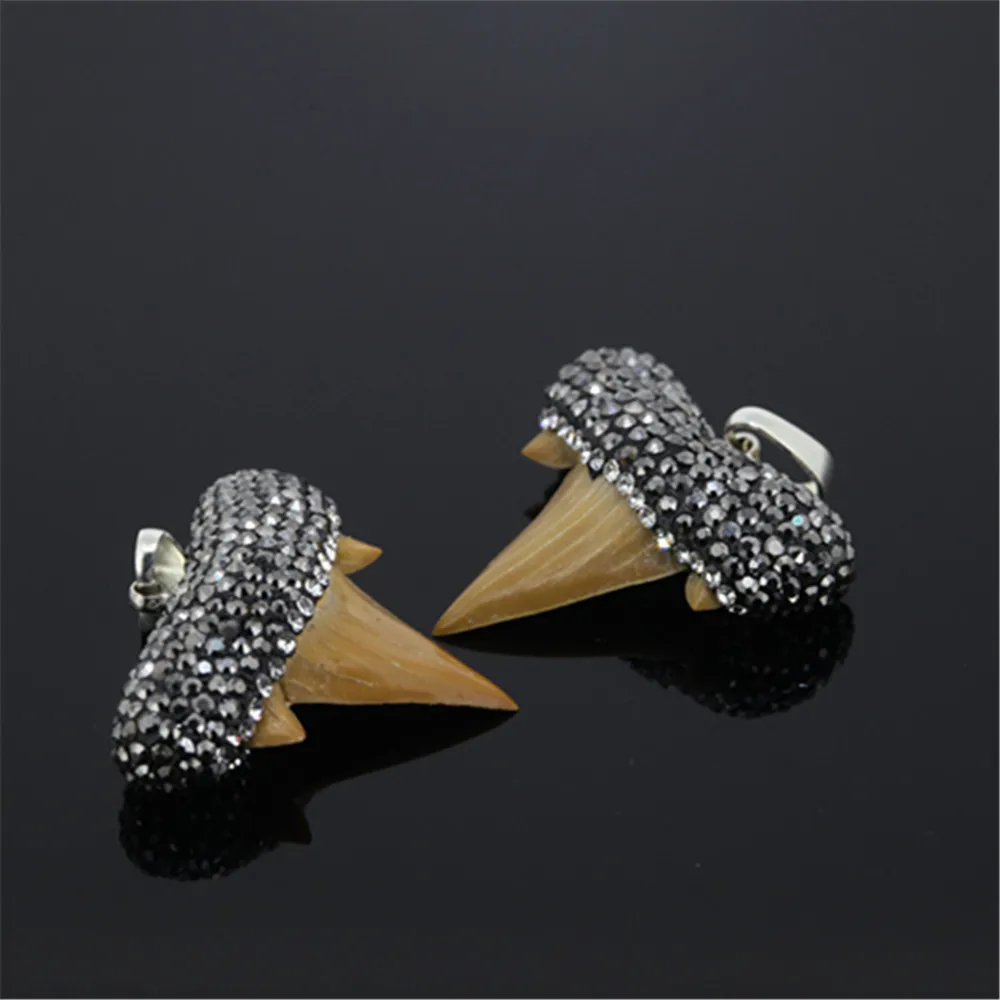 

1pcs Exclusive natural shark tooth crystal paved rhinestones pendants charm elegant shark teeth pendant for jewelry making