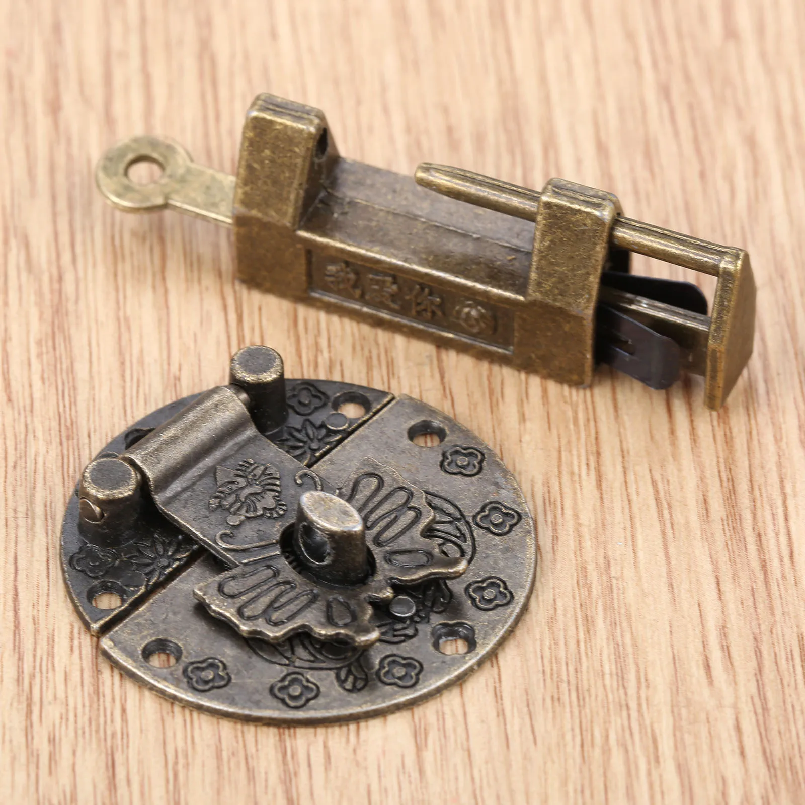 1/set Vintage Antique Iron Jewelry Wooden Box Padlock Chinese Old Brass Padlock for Suitcase Drawer Cabinet Key 33*18mm