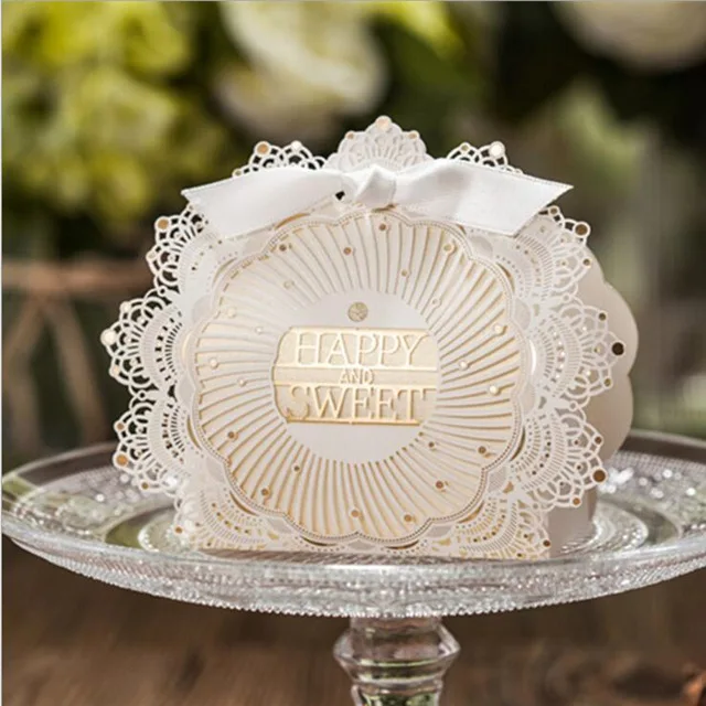 

50pcs New Romantic Lace Wedding Gift favors Bag Elegant White Luxury Decoration Laser Cut Party Sweet Guest Paper Candy Box