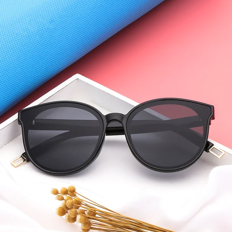 

2018 Fashion Luxury Cat Eye Sunglasses Women Flat To Elegant Cateyes Sun Glasses Men Oversized Sun glasses UV400 Goggles Eyewear