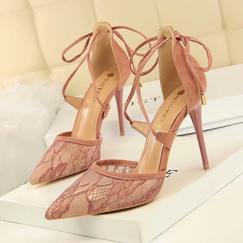 Новые летние пикантные туфли-лодочки на высоком каблуке; женские модные элегантные вечерние туфли с острым носком и кружевом; дизайнерские босоножки с перекрестной шнуровкой - Цвет: purple 10cm