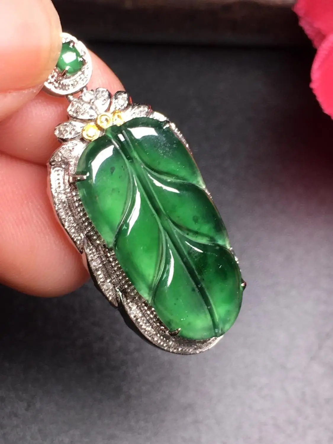 

Jade Pendant 617 Pure 18 K White Gold Fine Jewelry 100% Natural Burmas Origin Green Jade for Women's Fine Jade Pendants Necklace