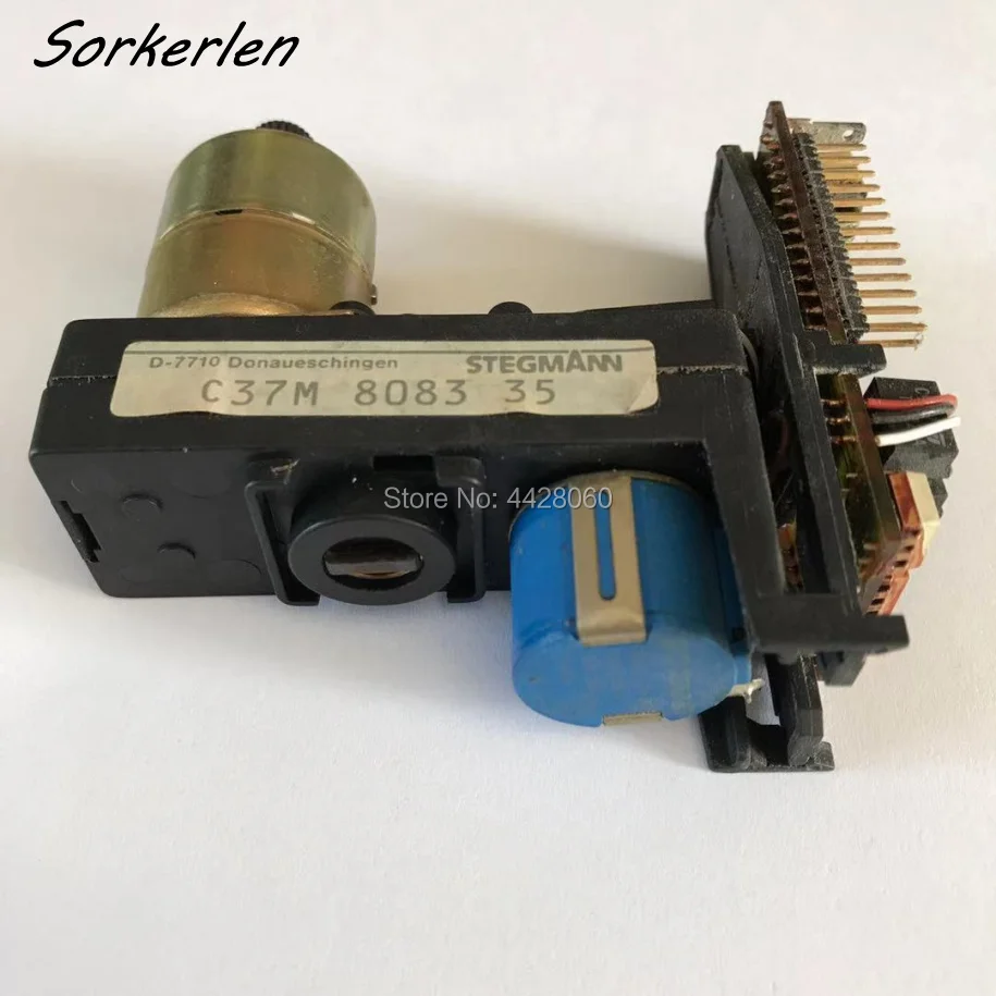 C37M808335 (3)
