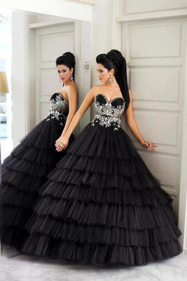 Sexy Black  Wedding  Dress  A line Sweetheart Crystals Beads 