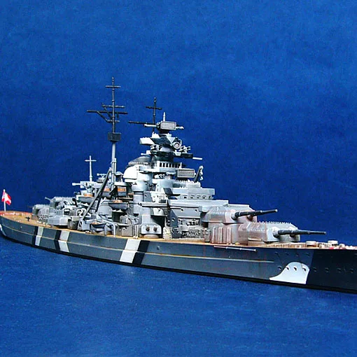 Немецкий линкор Bismarck в масштабе 1:700 набор сборных моделей 1941 известная модель