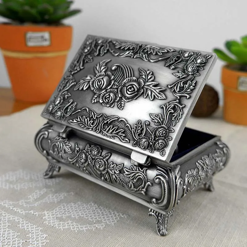 

European Carve Patterns Or Designs On Woodwork Rose Princess Wedding Gift Zinc Alloy Metal Jewelry Storage Box