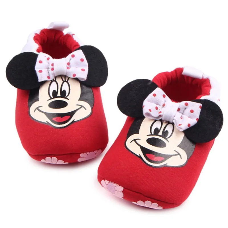 

Cute Mickey Minnie Baby Slippers Comfortable Newborn Baby Crib Shoe Soft Sole Bebe Boy Girl Home Shoes Baby Family First Walkers