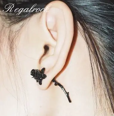 Серьги-гвоздики Regalrock с черной розой