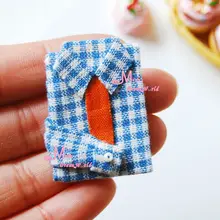 1/12 Масштаб Кукольный домик Миниатюрная игрушка сложенная белая синяя рубашка Красный галстук Одежда