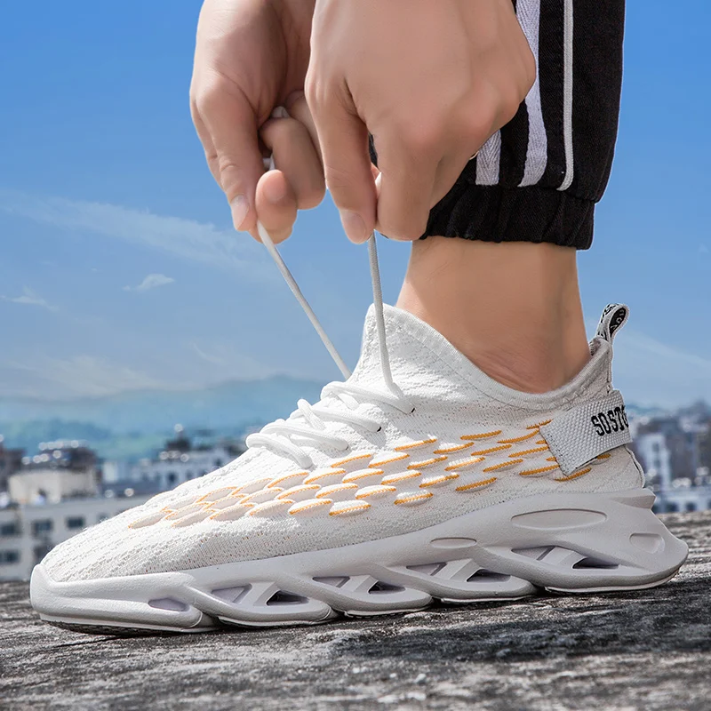 

2019 New Classical Running Shoes Men Ultra Light Breathable Lace Up Adult Teenager Sports Shoes Spring Fly Weave Sneakers Men