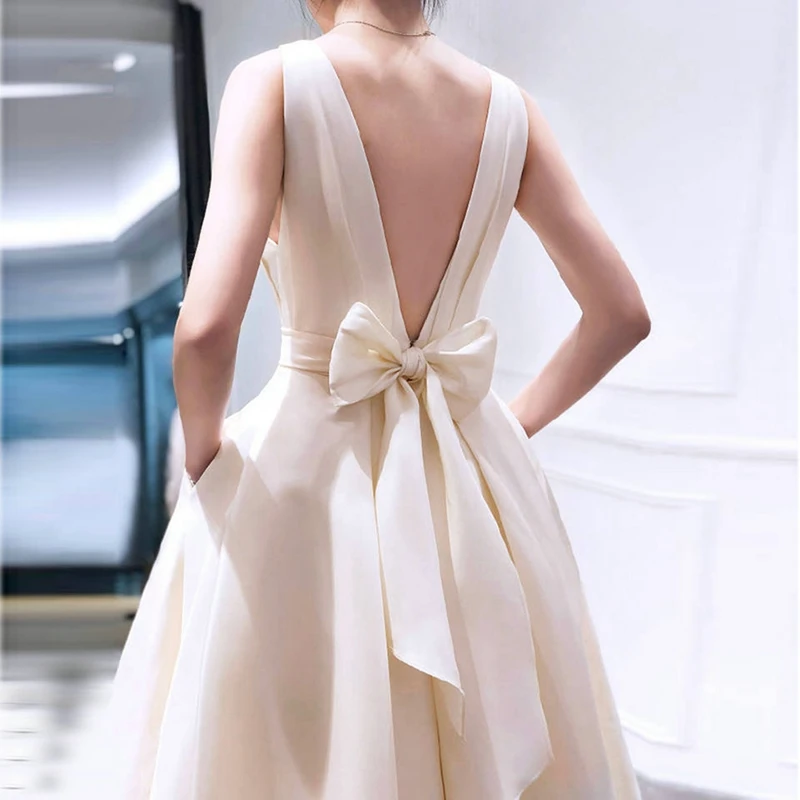 Fashion-Ivory-Wedding-Dress-2018-Sexy-White-Wedding-Gowns-Women-V-Neck-Satin-Backless-Pleat-Ball (4)