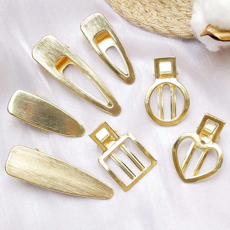 

Korean Version Ins Wind Simple Hair Accessories Metal Geometry Love Square Long Paragraph Duckbill Clip Side Clip Ladies Jewelry