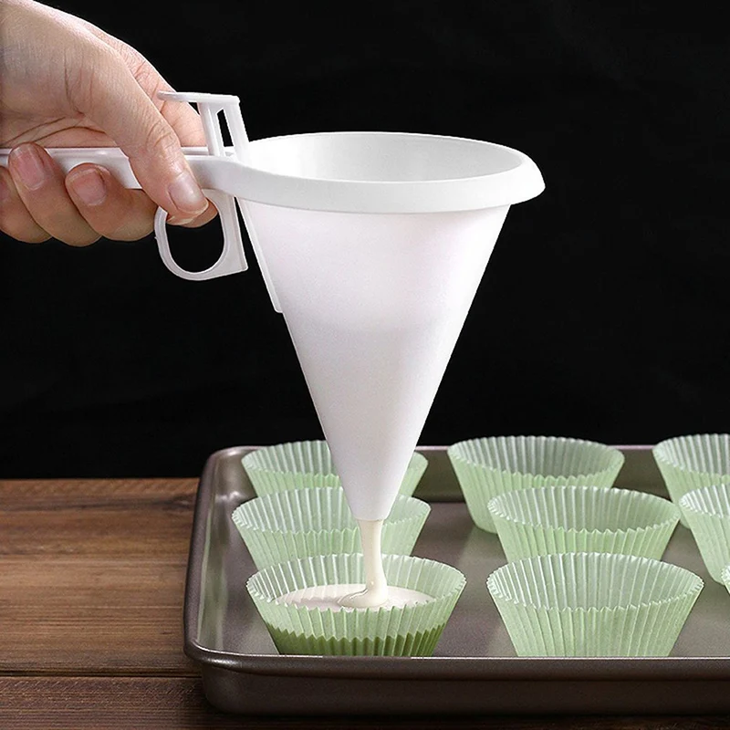 

Hand-held Cream Batter Funnel Practical Chocolate Fondant Dispenser Separator Funnel Cream Icing Candy Baking Funnel Tools