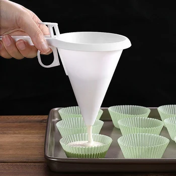 

Hand-held Cream Batter Funnel Practical Chocolate Fondant Dispenser Separator Funnel Cream Icing Candy Baking Funnel Tools