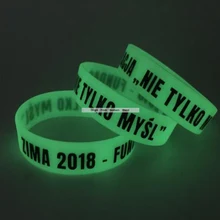 Пользовательские рекламные Светящиеся в темноте дешевые печатные полосы логотип Шелковый экран печать подарок ручной браслет силикон