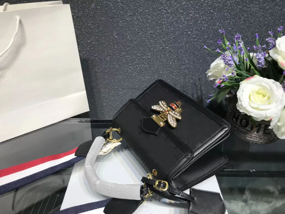 Behappy RX395 2018 New Women Luxury Embossed Handbag Fashion Brand Designer Ladies Shoulder Bag Female Bee Handbags Tote Bag Behappy RX395 2018 New Women Luxury Embossed Handbag Fashion Brand Designer Ladies Shoulder Bag Female Bee Handbags Tote Bag
