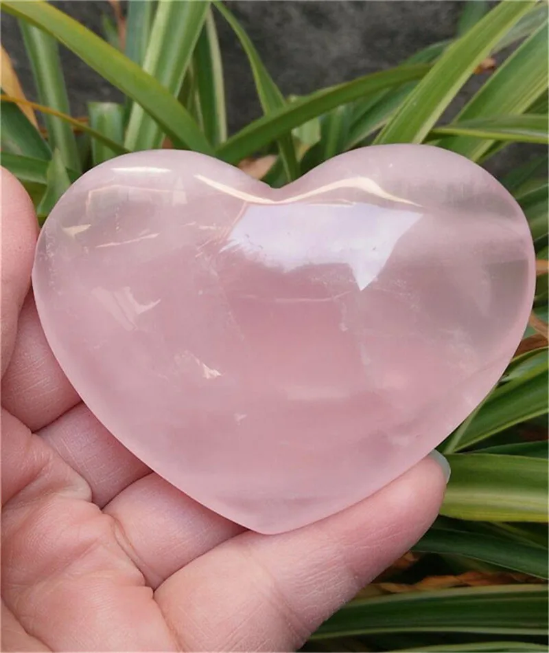 Натуральный красивый розовый кристалл кварца в форме сердца исцеления
