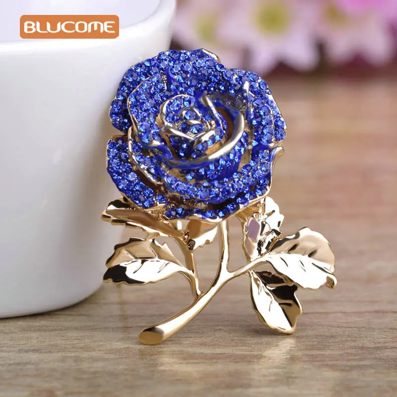 

Blucome Full Austrian Crystal Blue Rose Flower Brooches Gold-color Coat Collar Plant Brooch Wedding Boutonniere Pullover Pins