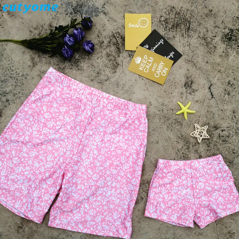 Купальный костюм для папы и сына пляжная одежда, одинаковые розовые мужские летние шорты для мальчиков с цветочным принтом г., повседневная одежда для купания купальный костюм