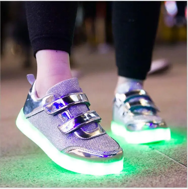 8 цветов; детская спортивная обувь; модная обувь; цветной светодиодный светильник; повседневная обувь на плоской подошве для мальчиков и девочек; Eur26-35 - Цвет: Серебристый