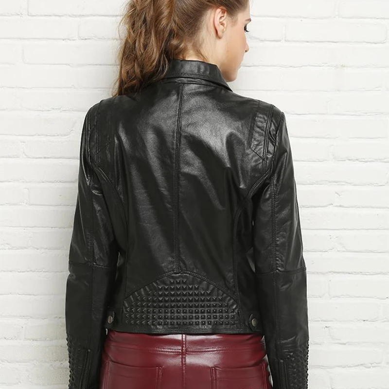 Осенние женские мотоциклетные кожаные куртки с заклепками в стиле панк короткие приталенные пальто из натуральной овчины на молнии модная женская одежда