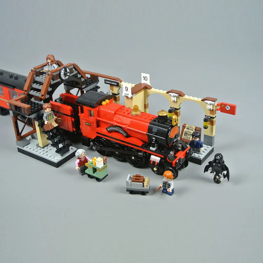 LEGO Harry Potter Hogwarts Express 75955 Building Kit (11)