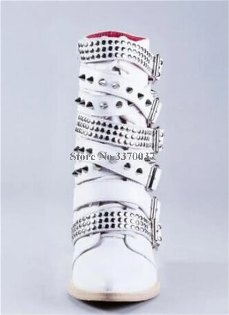 Женские зимние модные белые кожаные ботинки до середины икры на танкетке с пряжкой и заклепками; Полусапоги на шнуровке с острым носком, визуально увеличивающие рост