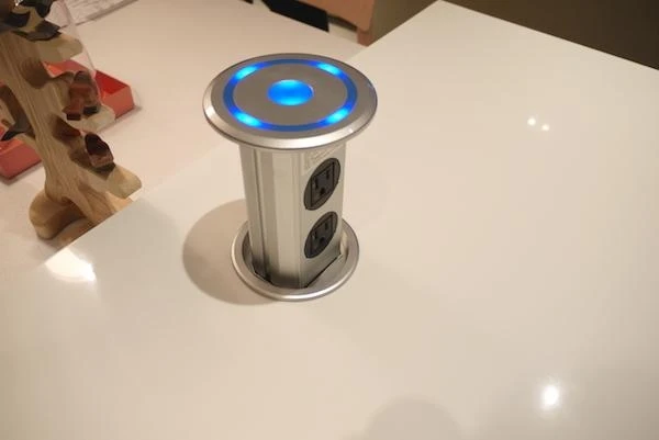 

Intelligent lifting pop up desktop socket/Domotical Smart Motorized pop up socket high class and modern kitchen power grommet