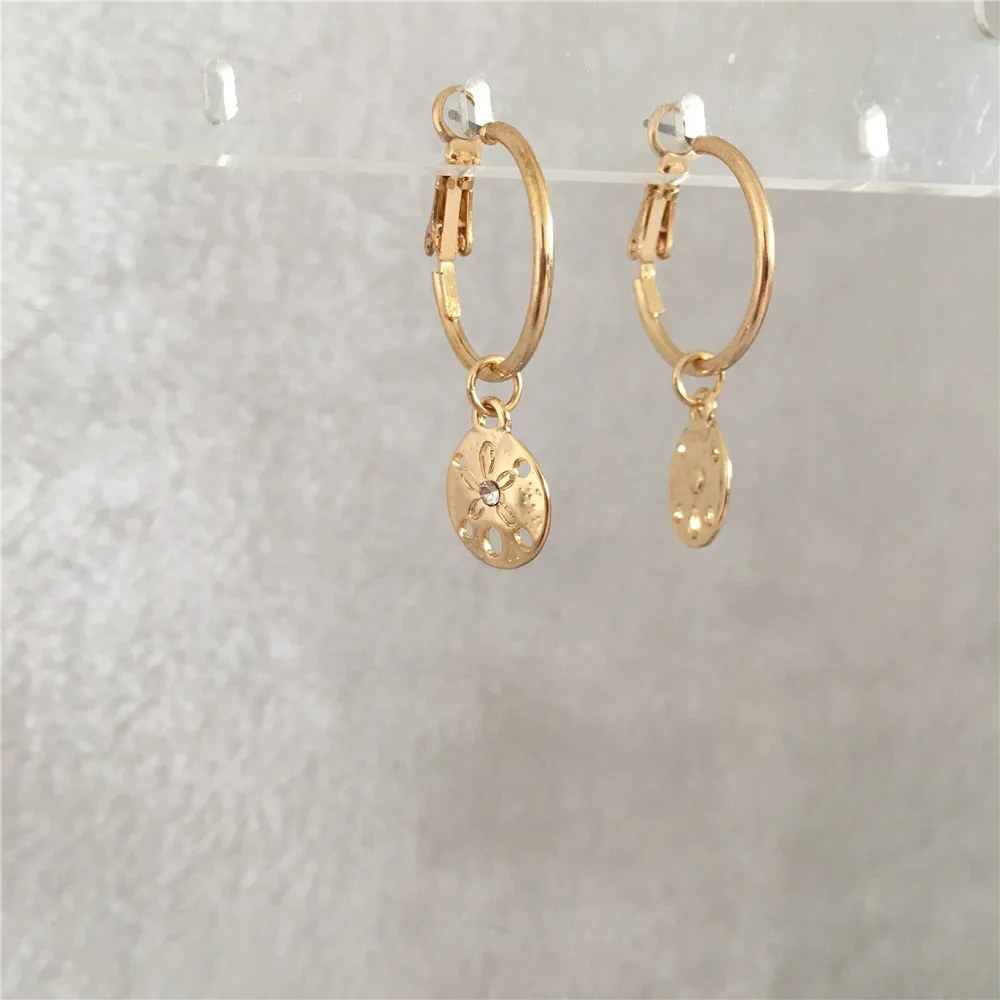 

TRENDY GOLD COLOR PLATING SMALL HOLLOW DISC WITH ENGRAVED HOOP EARRING FOR WOMAN GIRL