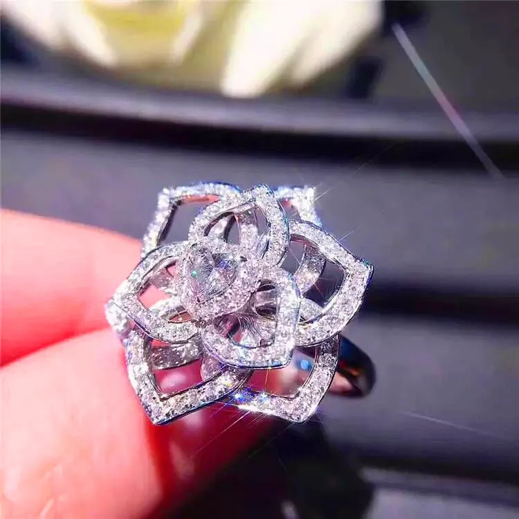 

Luxury Big Rose Flower Heart Ring Cute Boho Female Silver Engagement Ring Vintage Party Wedding Band Rings For Women