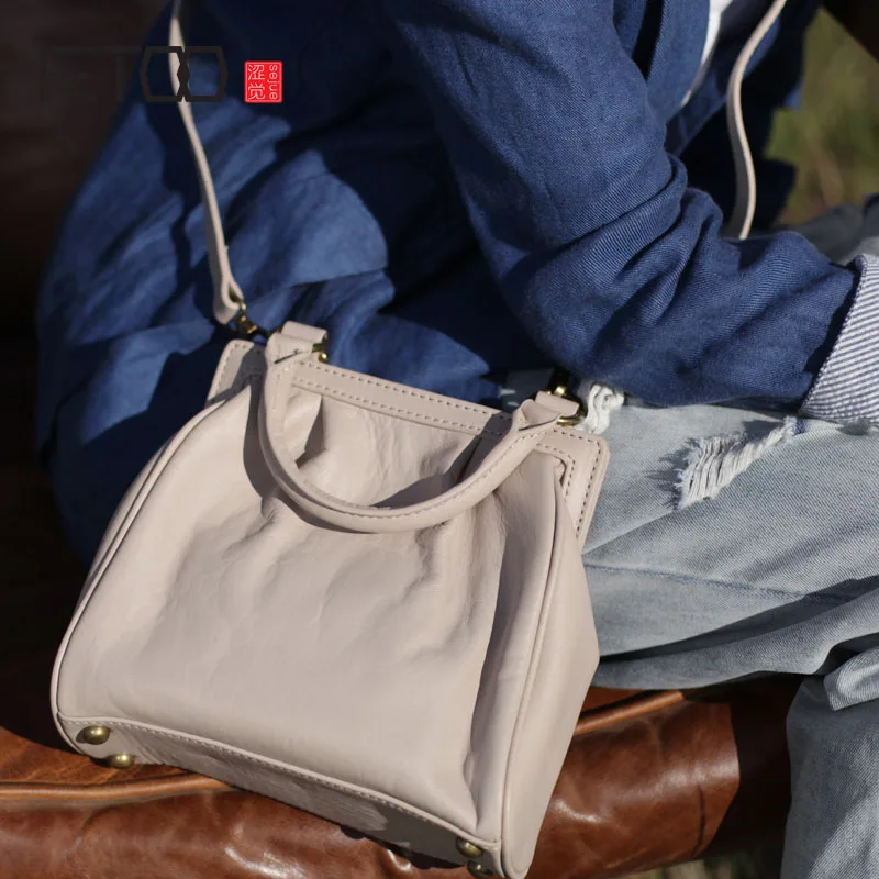 

AETOO Original designer retro elegant handbag white simple crossbody envelope female bag small literary small bag