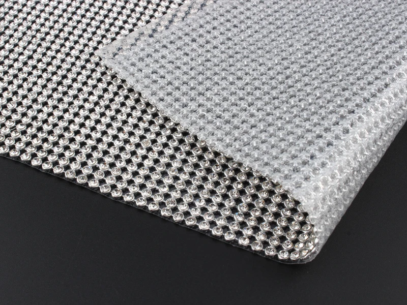 Kaufen 48 Reihen SS8 Diamant Hotfix Strass Mesh Banding Kette mit silber Aluminium basis kristall trimmen mesh 15,5 cm * 120 cm für kleidungsstück