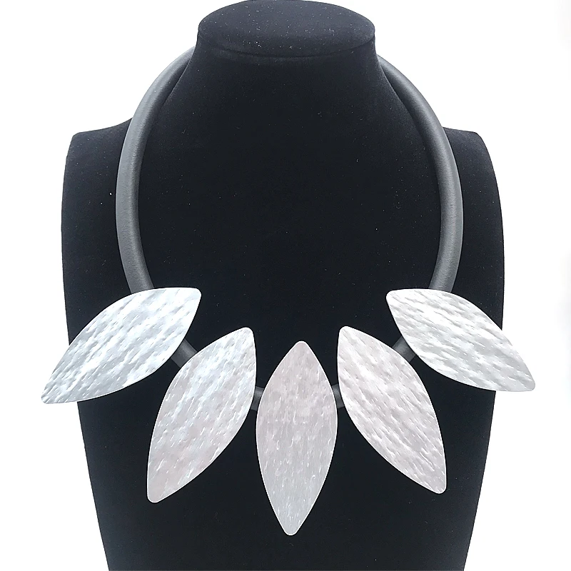2019 New Handmade Tree Leaves Pendant Long Necklace Fashion Leather Choker Punk Casual Statement Necklaces Bohemia Gift | Украшения и