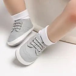 Для маленьких мальчиков повседневная обувь PU первые Уокер Лето новорожденных детская обувь открытая удобная спортивная обувь Яркая обувь