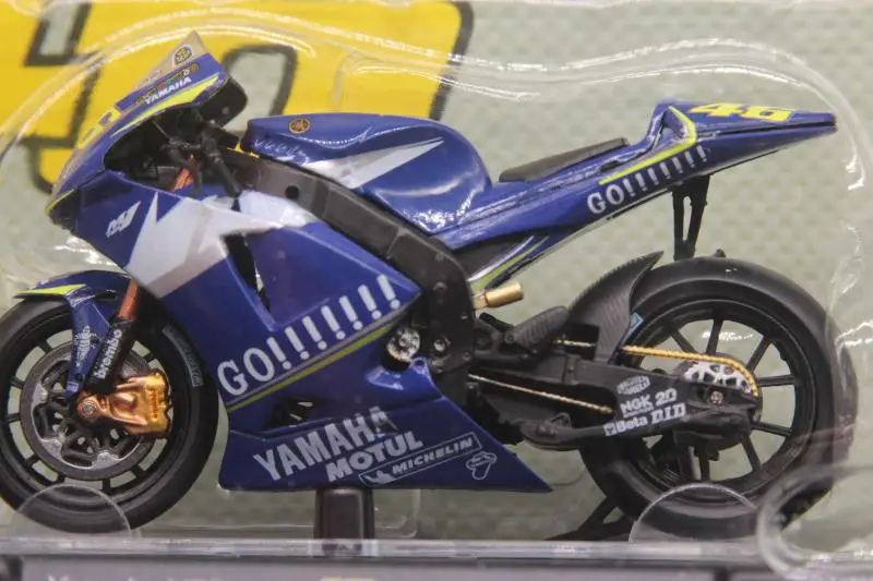 Leo 1:18 Yamaha YZR-M1 2005 мотоцикл Rossi сплав модель автомобиля литье под давлением металлические игрушки подарок на день рождения для детей мальчиков