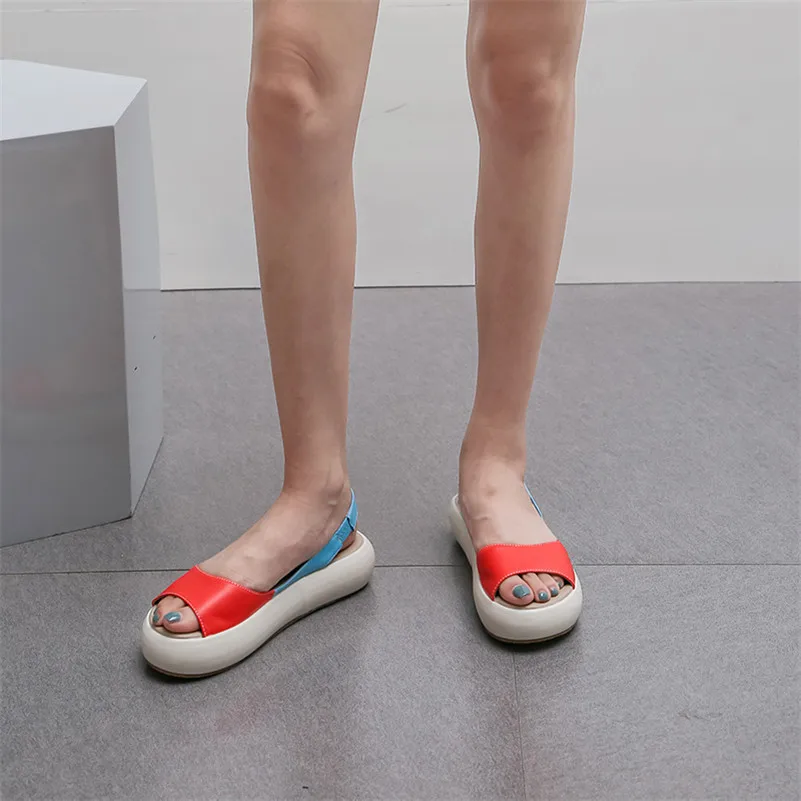 FEDONAS новые летние Модная женская обувь на плоской подошве с закругленным носком с постепенным увеличением Брендовые женские босоножки разноцветные из искусственной кожи вечерние римские туфли женские