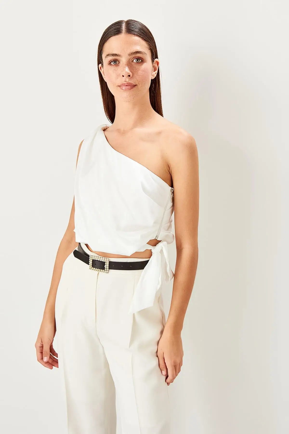 

Trendyol Raw White One Shoulder Blouse TPRSS19BB0476