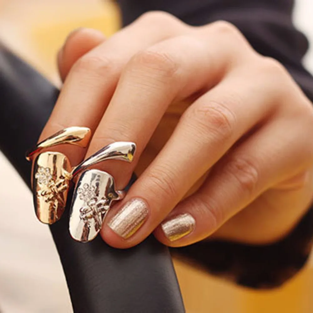 2PCS Women Rhinestone Nail Rings Quatrefoil Nail Dragonfly Crystal