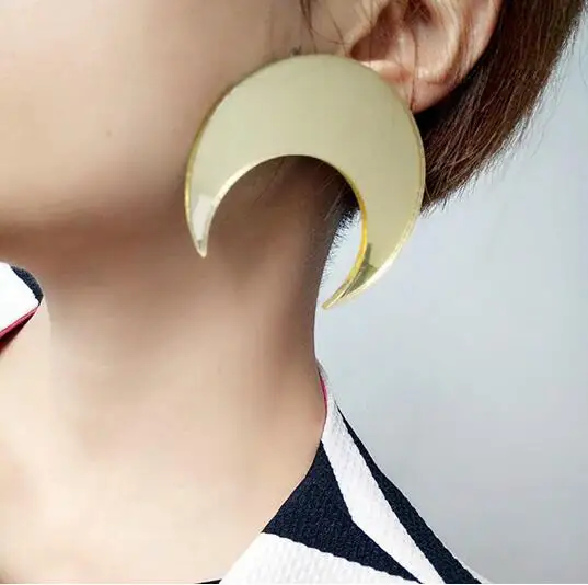 

2018 New Fashion Acrylic Custom Crescent Moon Night Club Stud Earrings for Women Brincos Trendy Hyperbole Moon Large Earring