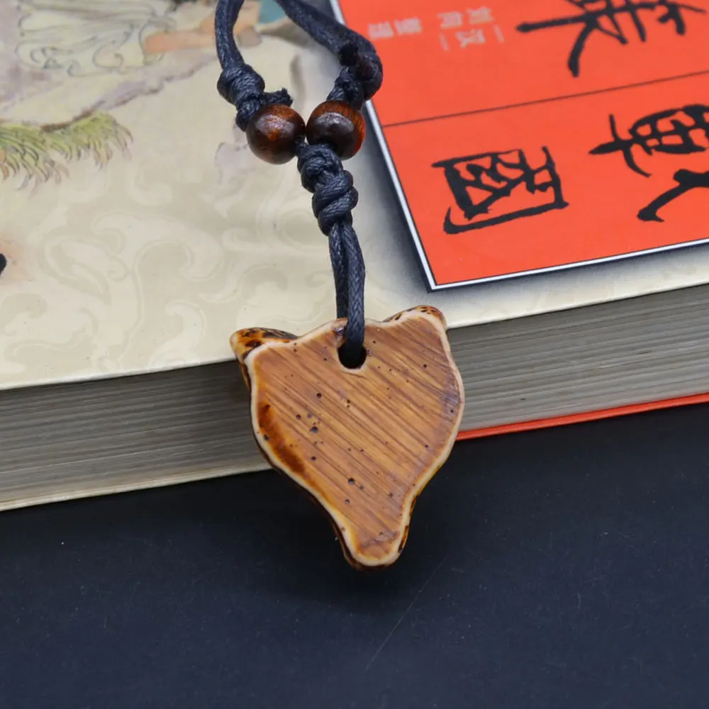 UMGODLY Cool Retro Wolf Totem Pendant Imitation Yak Bone Tribal Hawaiian Surfer Wood Beads Choker Necklace Talisman Man Jewelry UMGODLY Cool Retro Wolf Totem Pendant Imitation Yak Bone Tribal Hawaiian Surfer Wood Beads Choker Necklace Talisman Man Jewelry