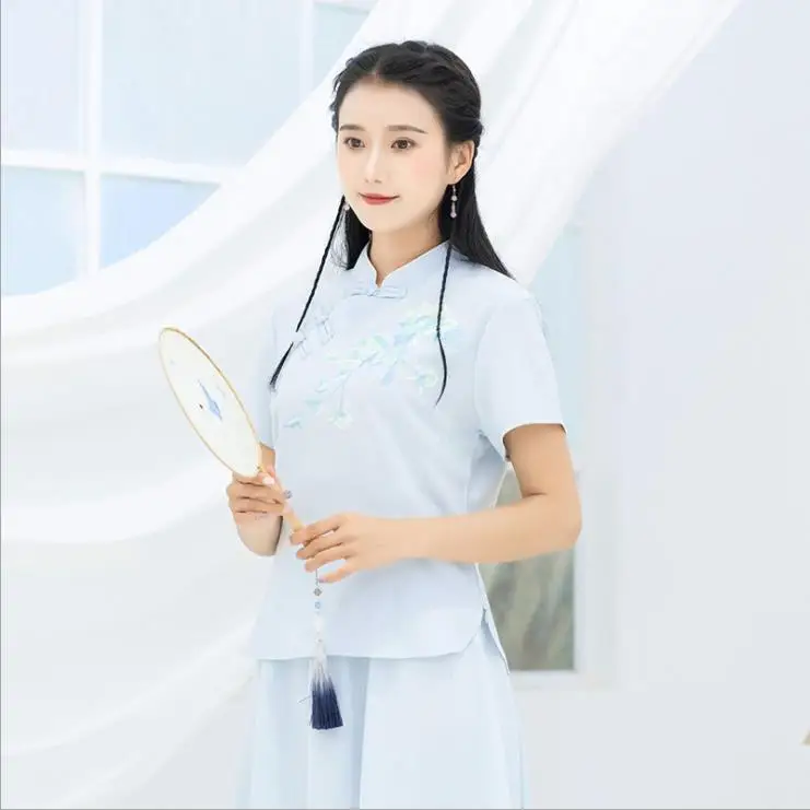 

2019 spring and summer new cotton and linen embroidery shirt